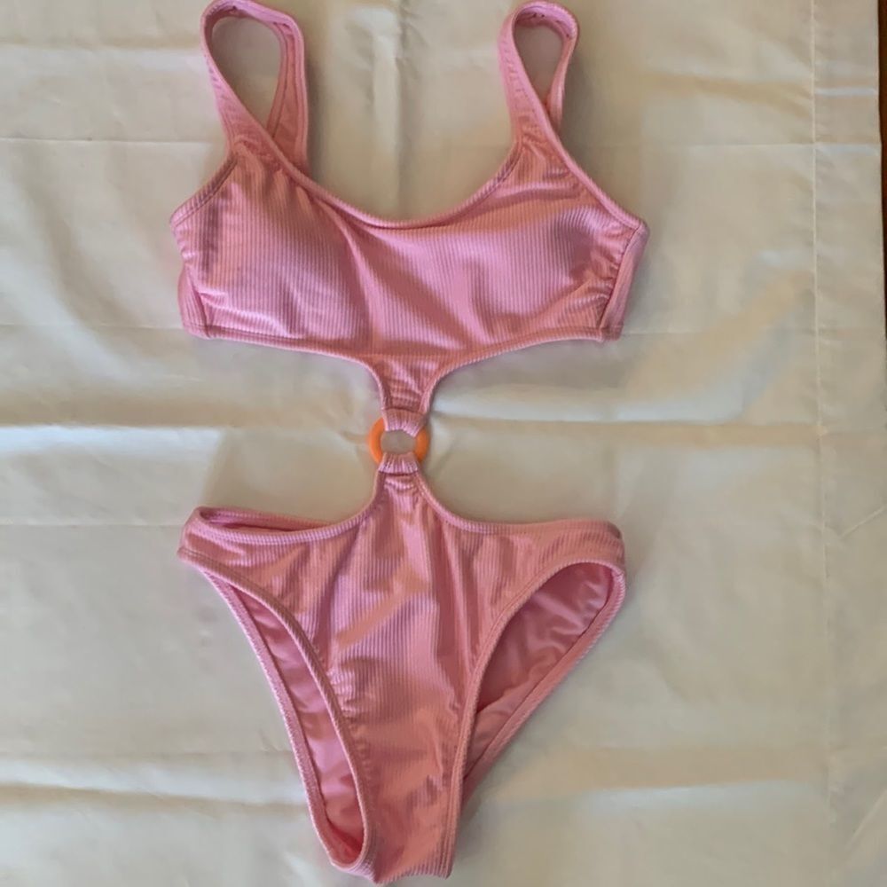 Xhilaration size medium swimsuit new with tags